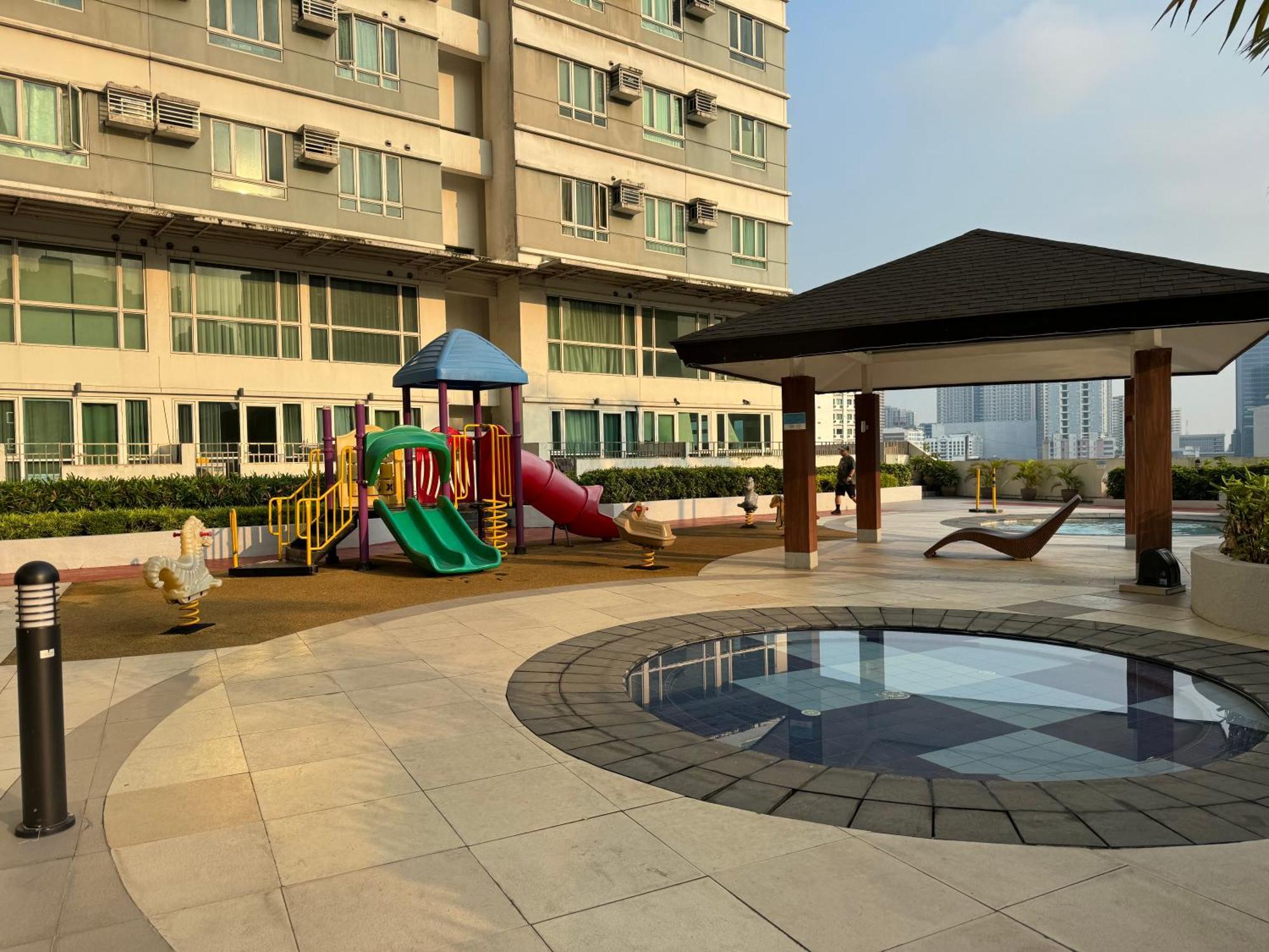 Beacon Makati Condo Free Pool Access Free Wifi 100Mbps & Free Netflix Manila Eksteriør billede
